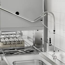 Máquina de lavar Louça de Capuz-Indústrial 7,1 kW - Com bomba de drenagem - Com bomba de detergente e fornecimento de agente de brilho (Parede dupla) - Com descalcificador + Mesa de entrada/ e saída Esquerda