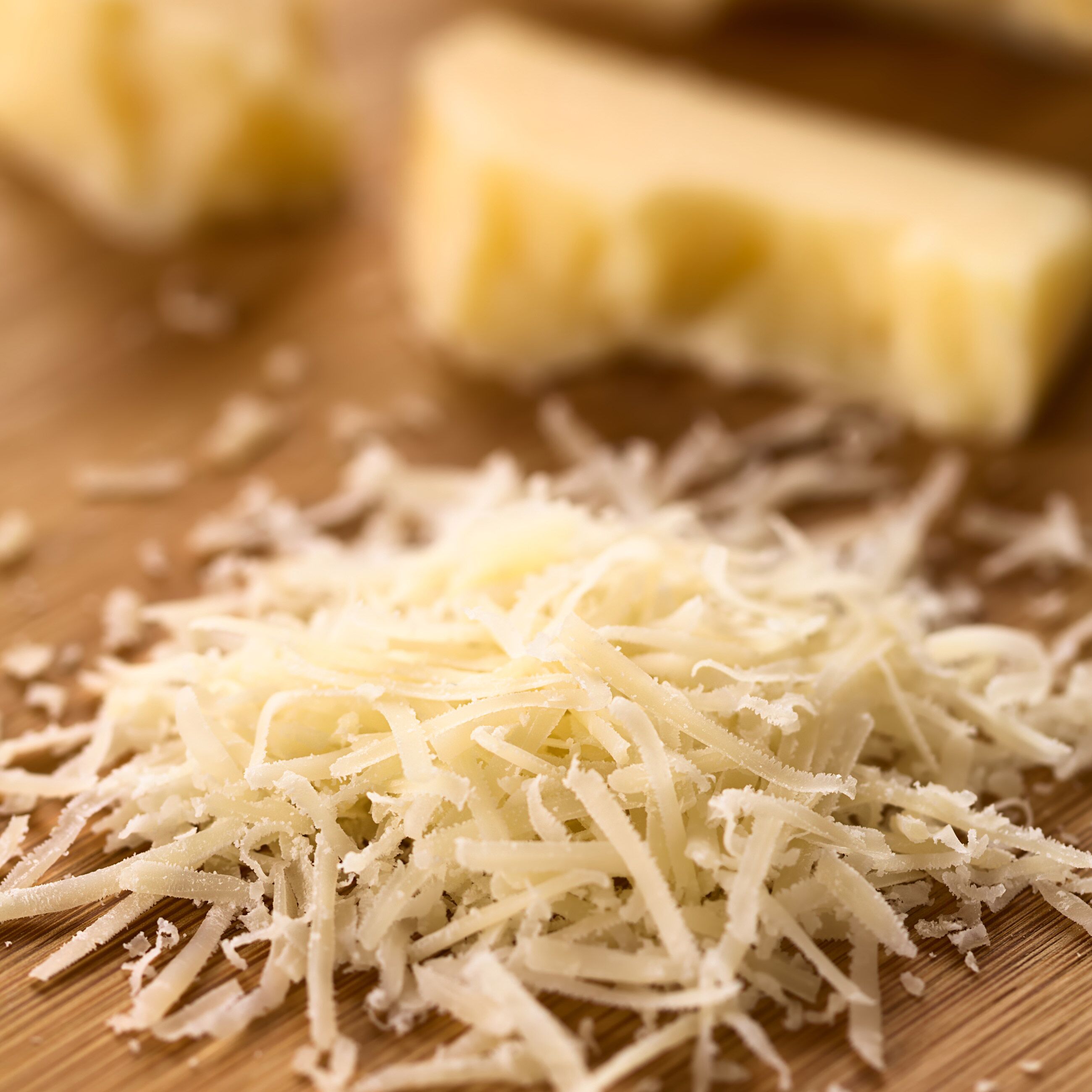 Râpe électrique à parmesan / fromage à pâte dure - 750 watts