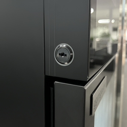 Minibar vriezer - 460mm - met 1 glazen deur & ingebouwd 19 inch LCD scherm