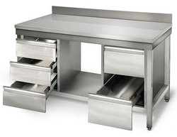 Työpöytä ECO ruostumattomasta teräksestä - 1500x700mm - perushyllyllä ja jalustalla