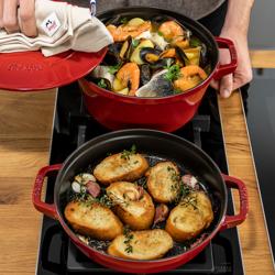 STAUB | STACKABLE SET - Kookpannenset - 2 stuks - Ø 240mm - Gietijzer - Kersenrood