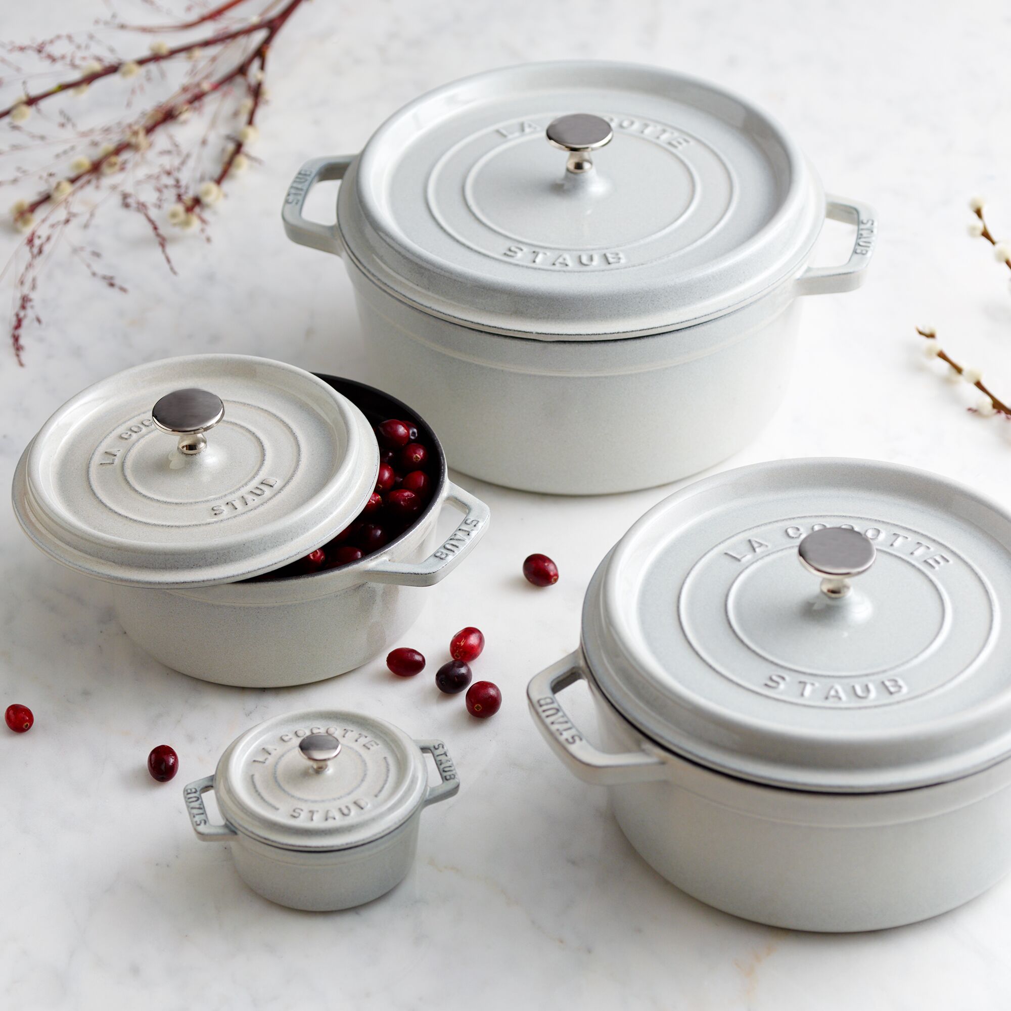 STAUB | Cocotte Round Enamelled Cast Iron Casserole Dish – Ø 180 mm – White Truffle