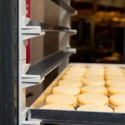 CAMBRO | CAMSHELVING® kocsi 18x GN 1/1-hez