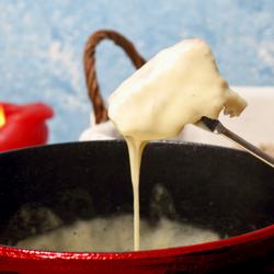 STAUB | Mini Cast Iron Fondue Set – Ø 10 cm - Cherry Red - 4 Forks, Warmer