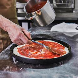 Black Iron Pizza Tray – Ø 46 cm - 18 inch - Hand-wash Only