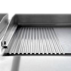 Plancha à induction - plaque acier - 10,0 kW - 1/2 lisse, 1/2 rainurée - incl. soubassement avec 2 portes