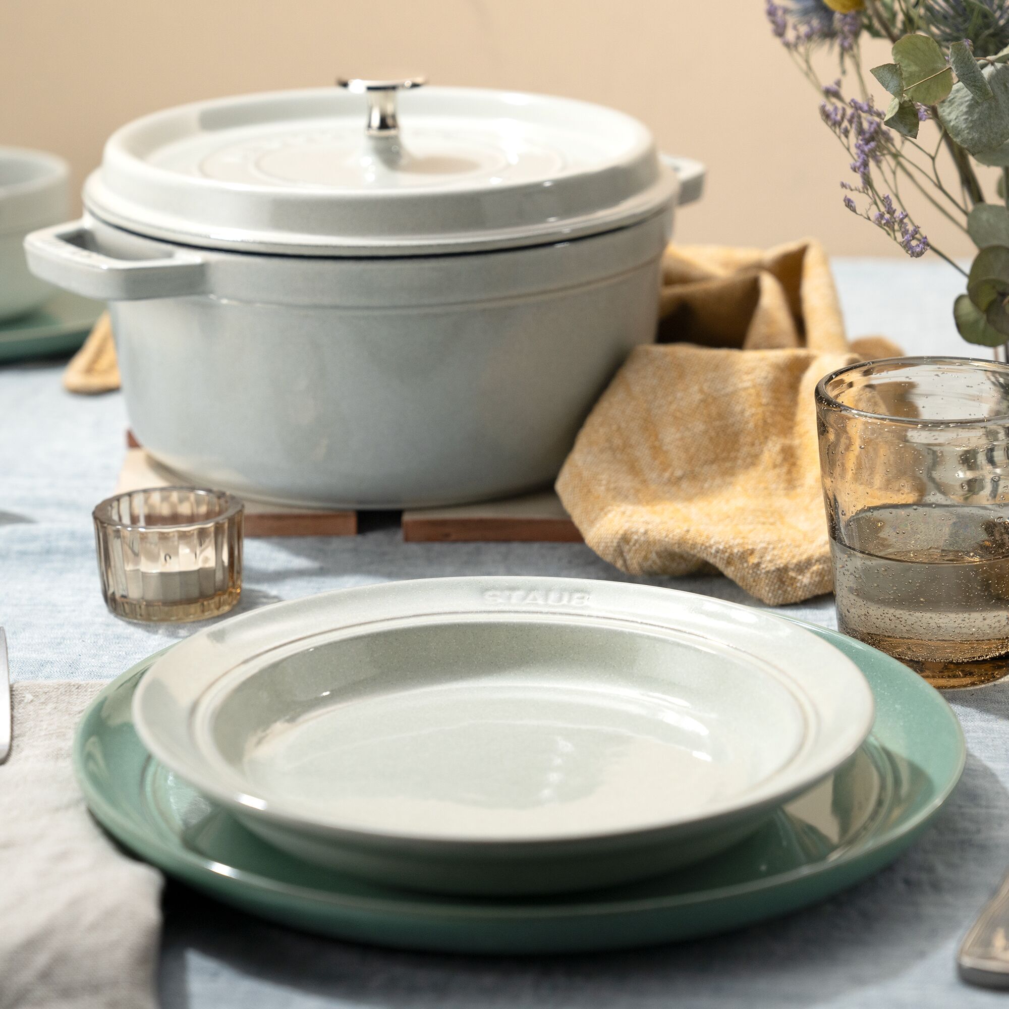STAUB | Cocotte Round Enamelled Cast Iron Casserole Dish – Ø 200 mm – White Truffle