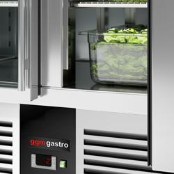 Mesa saladette refrigerada - 1365mm - 248L - 3 puertas de cristal - con hueco para 7x GN 1/3 & tapa de cristal
