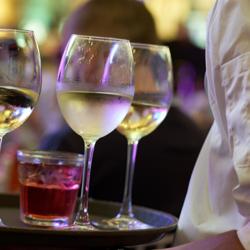 Serveringsbricka med halkfri yta