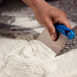 Raspador de massa - Lâmina flexível em aço inoxidável - 80x115mm - Azul - Cabo em plástico