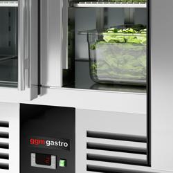 Mesa saladette refrigerada PREMIUM - 1368mm - 3 puertas de cristal - con vitrina de cristal para 4x GN 1/1