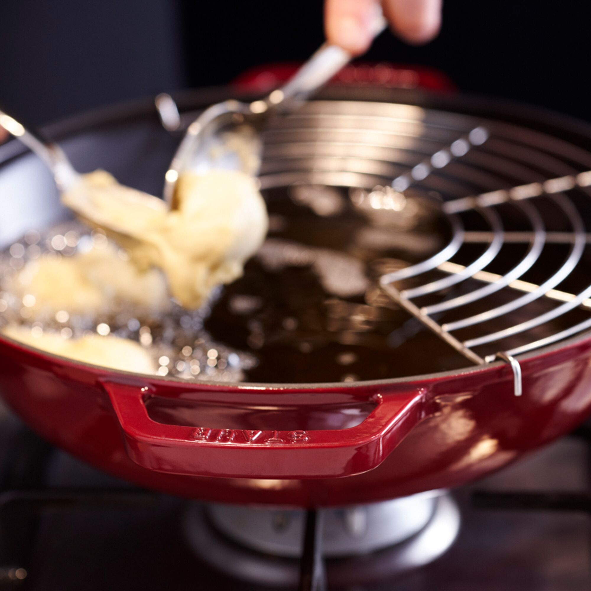STAUB | SPECIALITES - Wok avec couvercle en verre - Ø 300mm - Fonte - Rouge grenadine	
