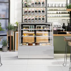 Koel- & Gebaksvitrine - 470 liter - 1200mm - dubbel glas - met 2 glazen plateaus