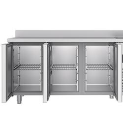 Table réfrigérée PREMIUM - 1900 x 700 mm - avec 3 portes, 1 bac à droite - dosseret