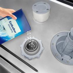 Giyotin tipi bulaşık makinesi - Dijital - 7,1 kW - sağ giriş tablası, sol çıkış tablası ve kireç çözücü dahil - deterjan pompası, parlatıcı pompası ve tahliye pompası ile