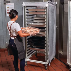 CAMBRO | CAMSHELVING® kocsi 18x GN 2/1 tartályhoz