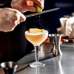 Bar, kylbänk med 4 glasdörrar och 2 lådor