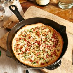 STAUB | PANS  - مقلاة مع فتحة صب - بقطر 260 مم - حديد زهر - أسود