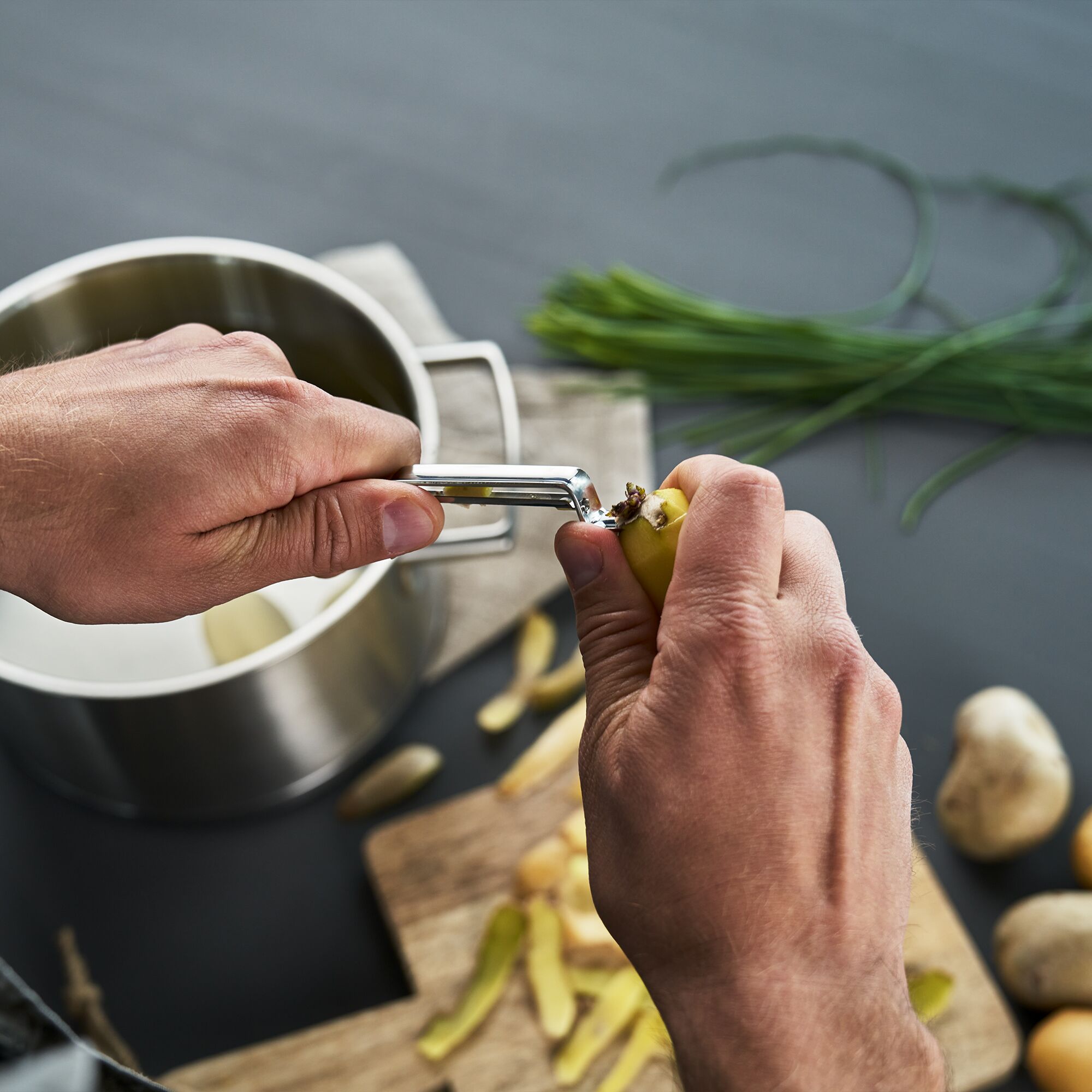 ZWILLING | PRO – Éplucheur à lame pivotante – 210 mm – inox