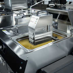 Filtru portabil pentru ulei de prăjit cu baterie - 50 litri/minut - pentru friteuze de max. 20 litri
