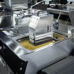 Przenośny filtr do oleju smażalniczego z baterią - 30L/min - 160x260x387mm - 8.2kg - do frytkownica - max. 12L