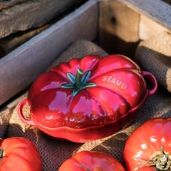 STAUB | CERAMIQUE – Cocotte żeliwna – kształt pomidora – średnica 160 mm – ceramika – kolor wiśniowy