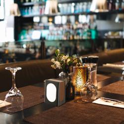 Dispensador de servilletas - Negro/Marrón - ABS - 100x135x150mm