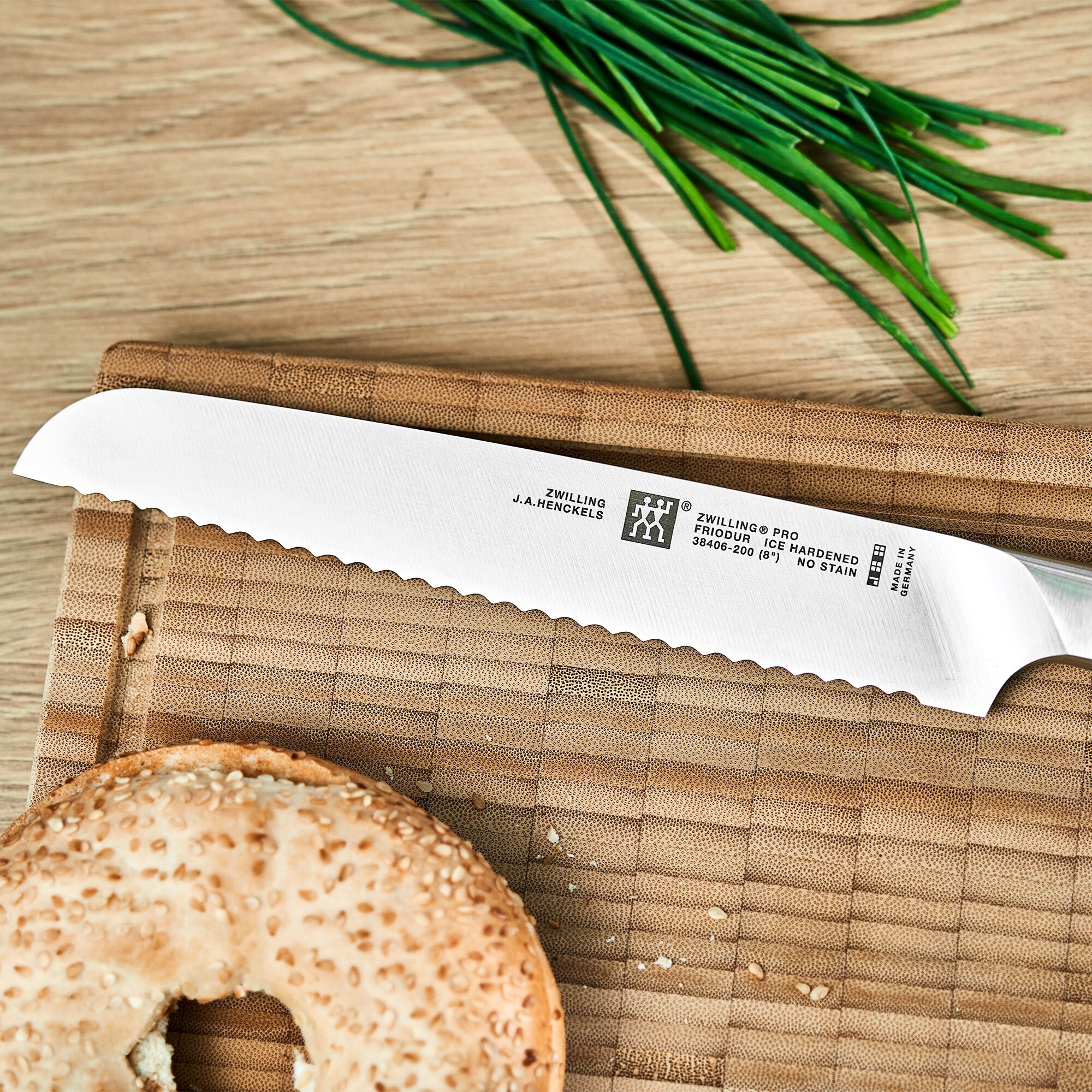 ZWILLING | PRO - Couteau à pain - Lame: 200mm