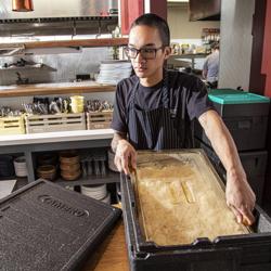 CAMBRO | H-PAN™ - مع مقبض - لون عنبري - GN1/1 غطية مسطحة مقاومة للحرارة (قطع x6)