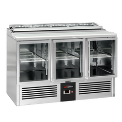 Saladette PREMIUM - 1365mm - 3 glazen deuren - met ingang voor 7x GN 1/3 & Glazen deksel