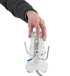 Astia- ja lasinhuuhtelija - altaaseen asennettava - jalustalla, imukupeilla ja letkulla - automaattisella vedenkatkaisulla