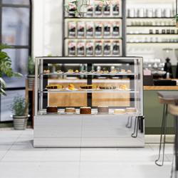 Vitrina pentru prajituri si torturi - 1,5 m - 2 rafturi - sticlă frontală unghiulară (LED)