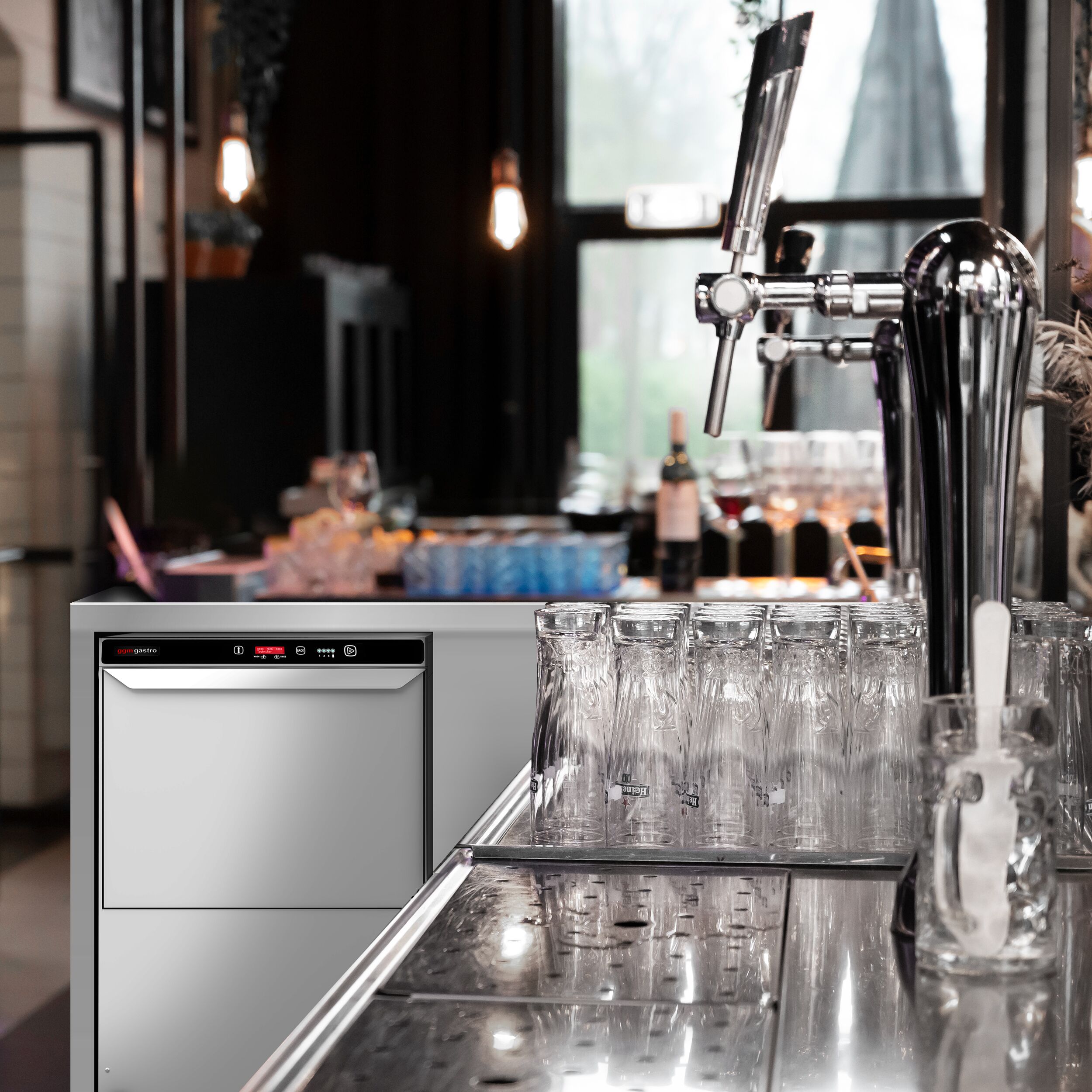 Lave-vaisselle professionnel - Panier 50x50cm - Commandes électroniques - 7,45kW - avec pompes doseuses détergent et liquide de rinçage