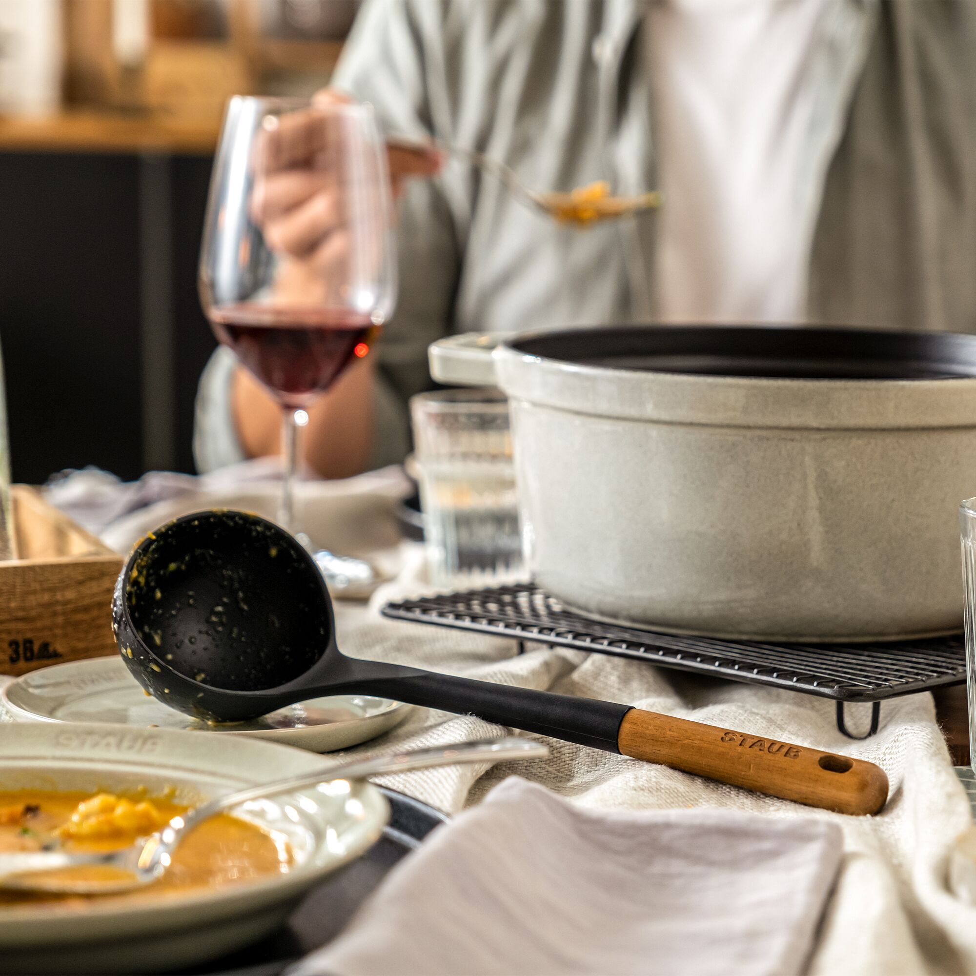 STAUB | Louche à soupe – Longueur : 310 mm – Silicone – Noir