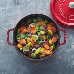 STAUB | Cocotte Round Enamelled Cast Iron Casserole Dish – Ø 240 mm – Cherry Red