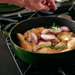 STAUB | TALHERES - Assadeira com estrutura em forma de gota Chistera - 240mm - Ferro fundido - Verde manjericão
