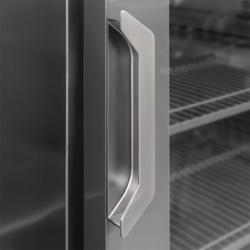 Stół chłodniczy Premium PLUS – 2452 x 700 mm – z 4 szklanymi drzwiami i panelem tylnym