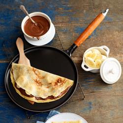 STAUB| Cast Iron Pancake Pan, Wooden Handle – Ø 28 cm - Black, Black Matte Interior Enamel, Includes Spreader & Turner