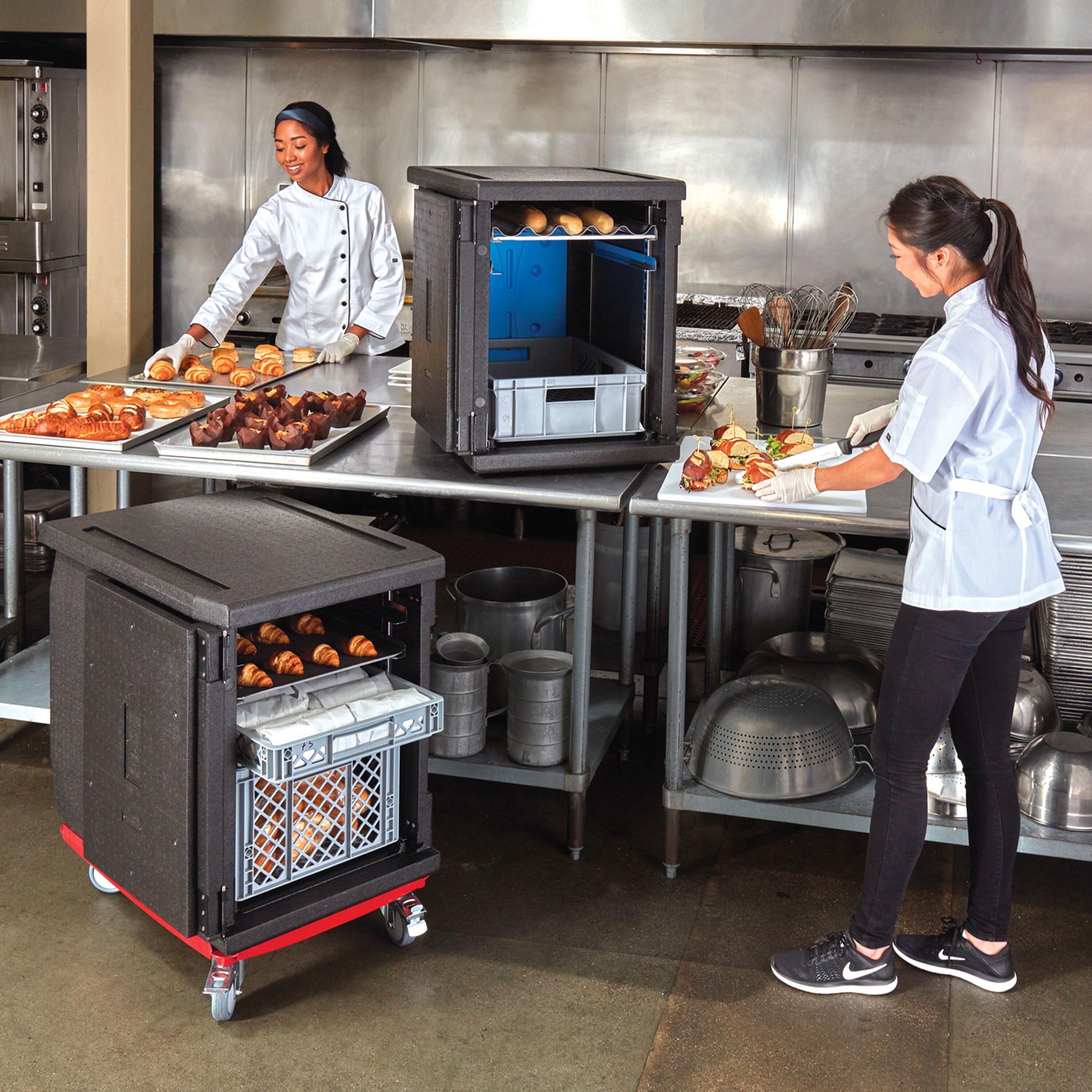CAMBRO | CAM GOBOX® - Chargeur frontal - EN 600x400 - avec ensemble de 2 rails en inox - Noir