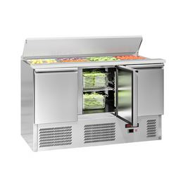 Saladette ECO - 1368mm - 3 deuren - met invoer voor 4x GN 1/1 & Roestvrijstalen deksel