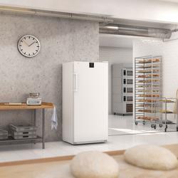 LIEBHERR | Bagerikyl PERFORMANCE – 496 liter – EN 600x400 – insida plast – med 1 dörr – Vit