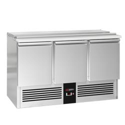 Saladette PREMIUM - 1368 mm - 3 dörrar - med kylbrunn för 4x GN 1/1 med rostfritt lock - För UK