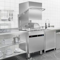 Lavastoviglie a capotta professionale - Touch screen - 9,66kW - con pompe dosatrici detergente & brillantante & pompa di lavaggio - con tavolo di alimentazione sinistra & tavolo di scarico destra