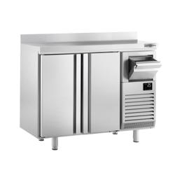 Tavolo refrigerato per bar e bevande Premium PLUS - 1470x600mm - con 2 porte, alzatina e battifiltro per caffè