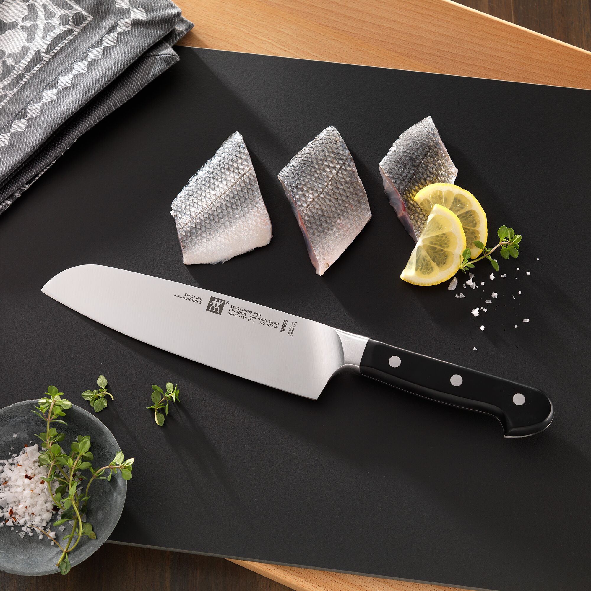 ZWILLING | PRO - Couteau Santoku - Lame: 180 mm