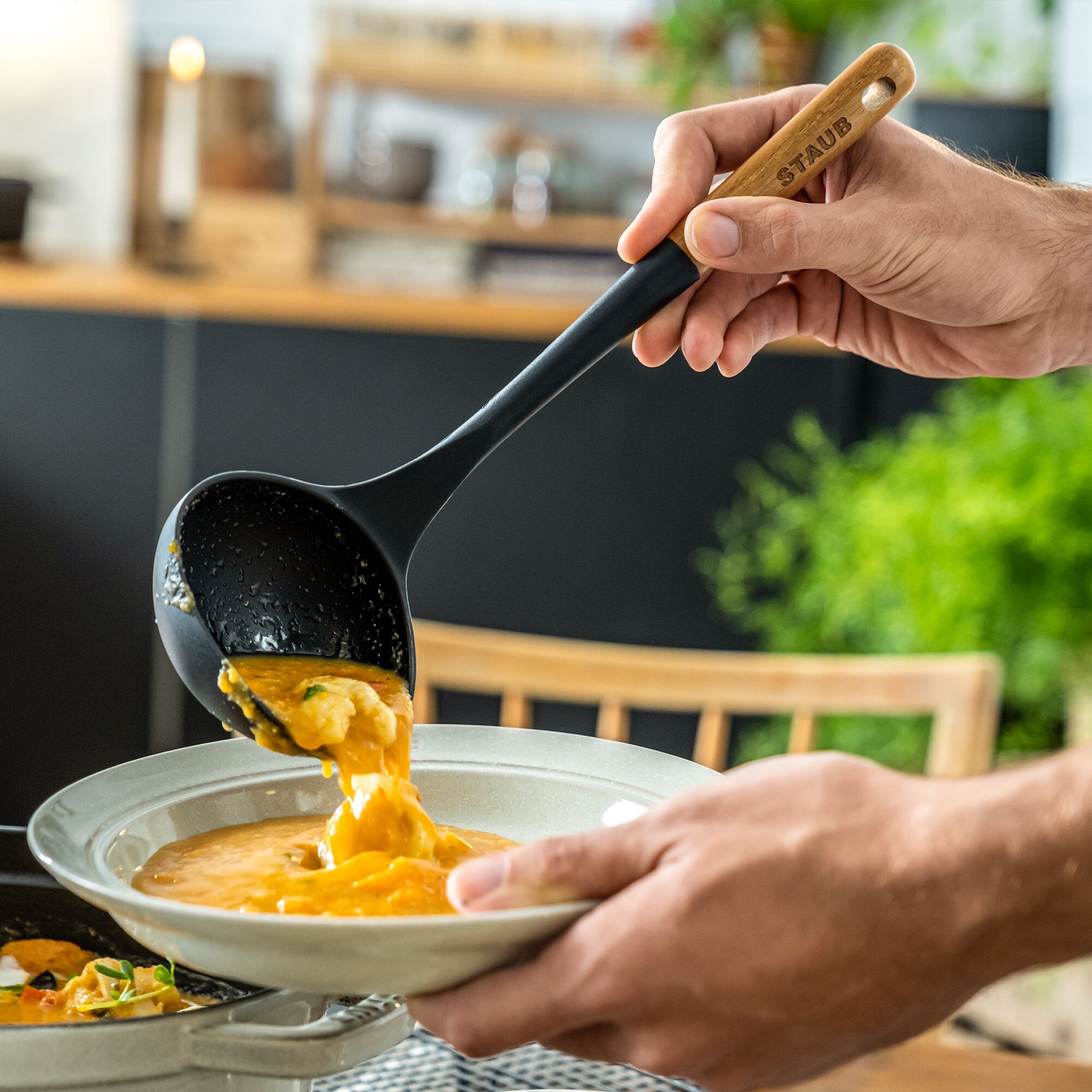 STAUB | Louche à soupe – Longueur : 310 mm – Silicone – Noir