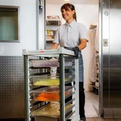 CAMBRO | CAMSHELVING® kocsi 9x GN 1/1 tartályhoz