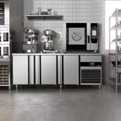 Commercial Bakery Combi Steamer – Touch Control – 4 × EN 600 × 400 or 4 × GN 1/1 – incl. Washing System & Temperature Probe