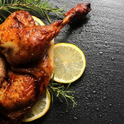 Grill à charbon pour poulets – avec 1 broche pour jusqu’à 5 poulets