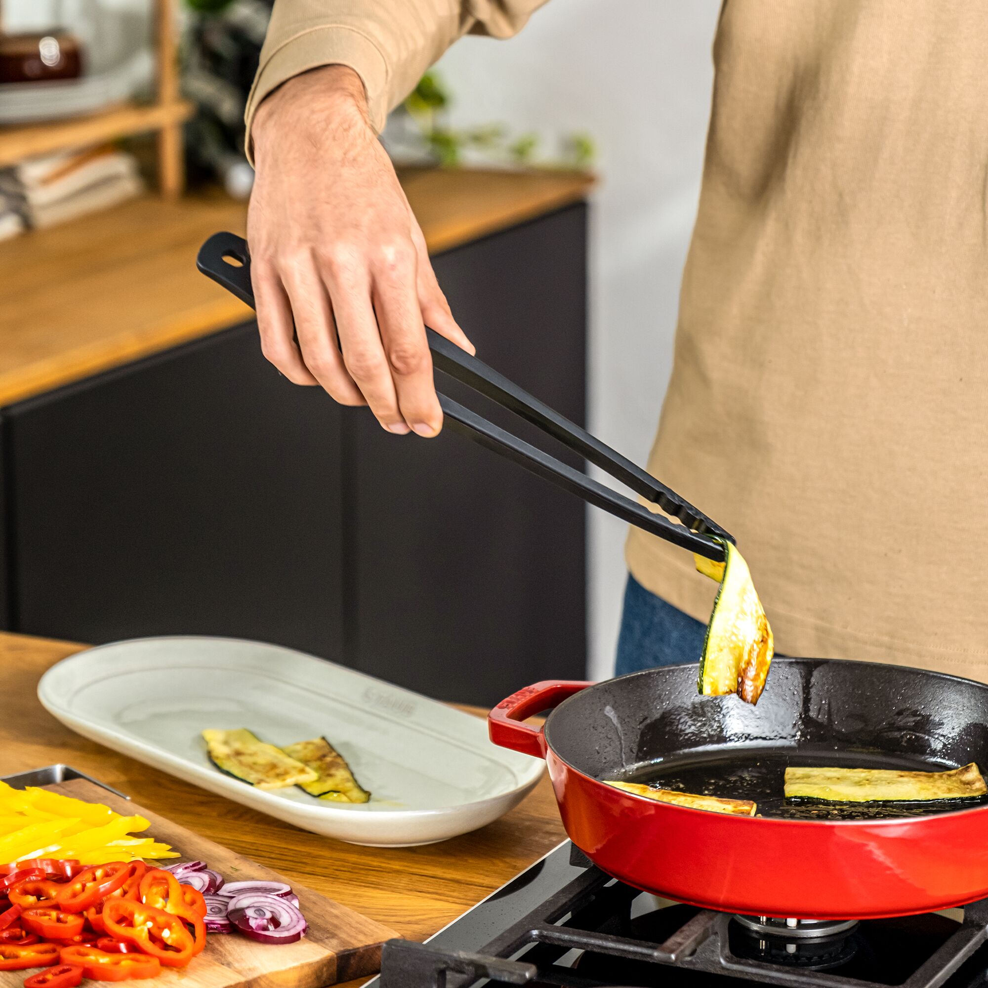 STAUB | Pince – 310 mm – Silicone – Noir / Bois